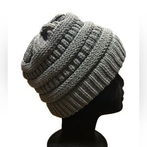 C.C Ribbed Knit Beanie. Gray.